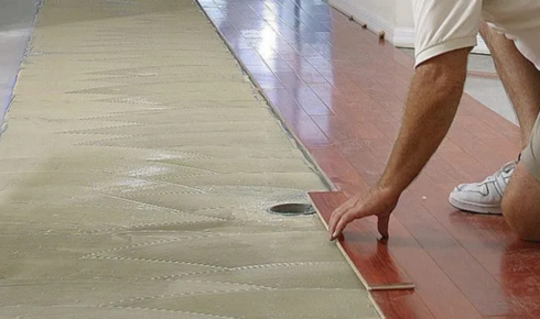 How can checking how easily a floor surface marks with a coin influence your choice