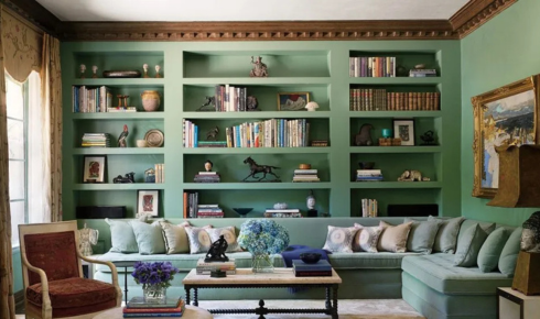 How can painting old built-in shelves the same colour as the wall reduce visual clutter